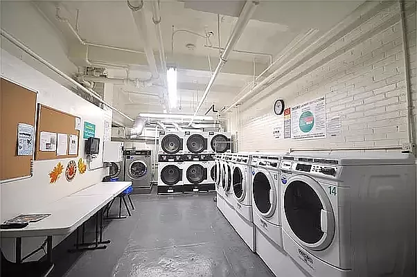 Rented by Buchbinder & Warren | media 21