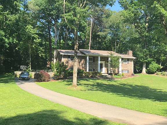 2nd image of 360 S Sevenoaks Dr