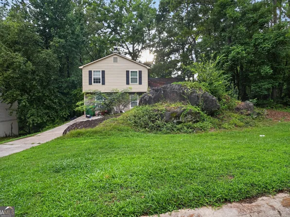 3040 Orbit Cir, Ellenwood, GA 30294