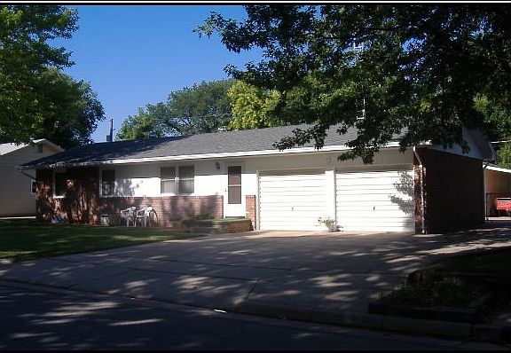 2nd image of 1607 N Pleasant St