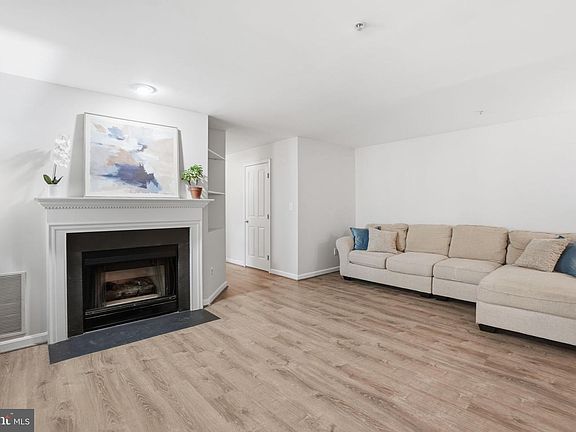 5th image of 4116 Monument Ct Unit 204