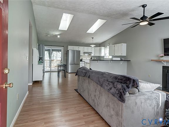 3rd image of 15 Austin Dr
