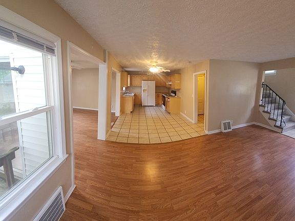 3rd image of 2304 Chestnut Blvd