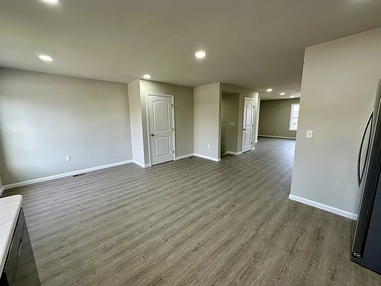 226 Rojan Rd — Photo 8