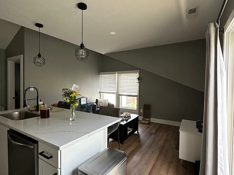 2043 Broadway St — Photo 8