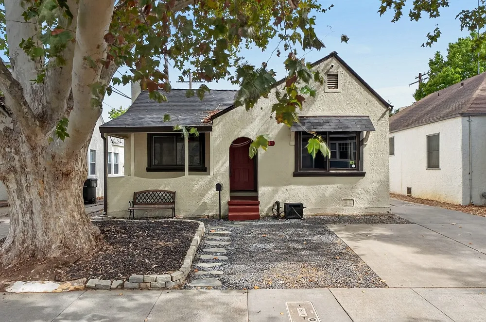 1713 Burnett Way — Photo 1
