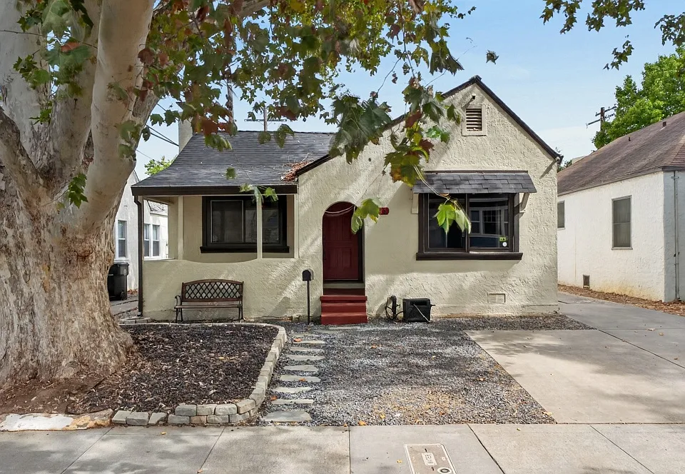 1713 Burnett Way