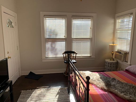 4th image of 3104 Hemphill Park #B