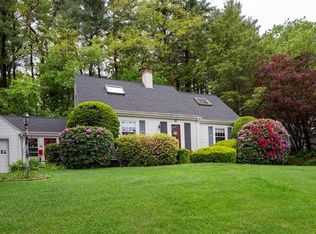 29 Locksley Rd, Lynnfield, MA 01940