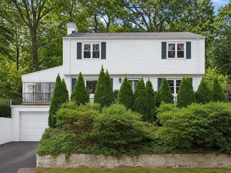 20 Dorchester Dr — Photo 1
