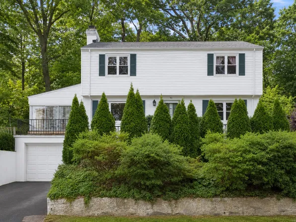 20 Dorchester Dr, Scarsdale, NY 10583