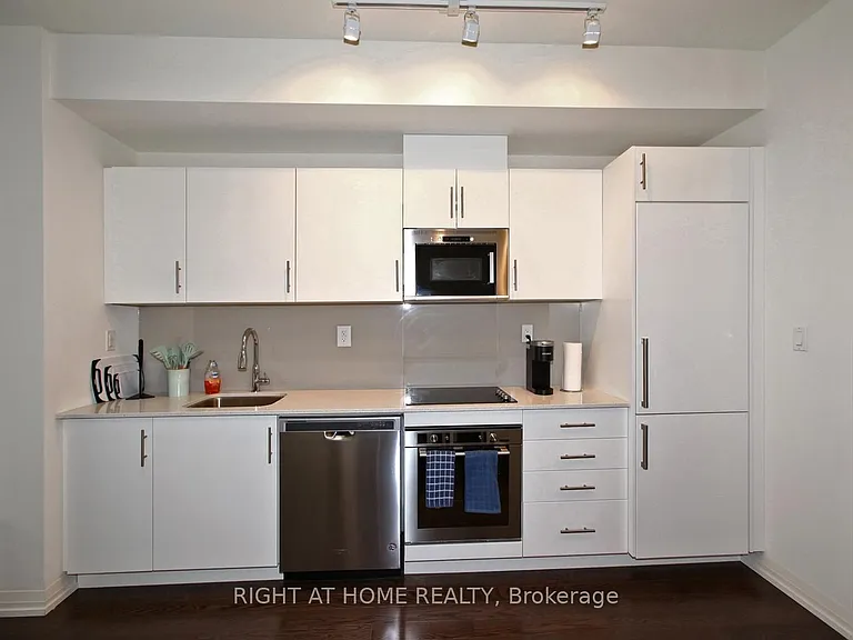 460 Adelaide St E #525 — Photo 12