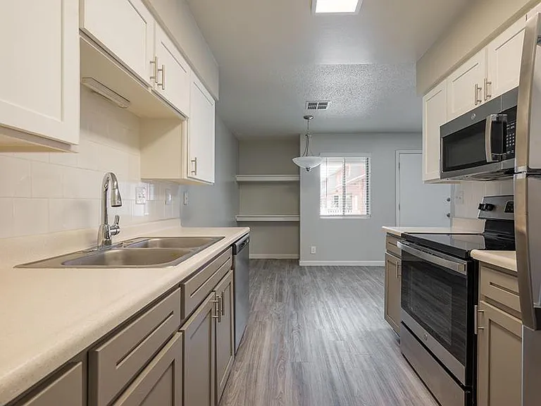 7100 Natalie Ave NE — Photo 6