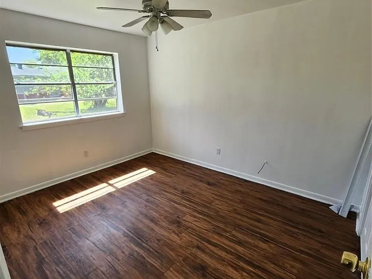 1430 Cynthia Ln — Photo 3