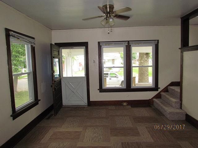 1st image of 928 Sumner St
