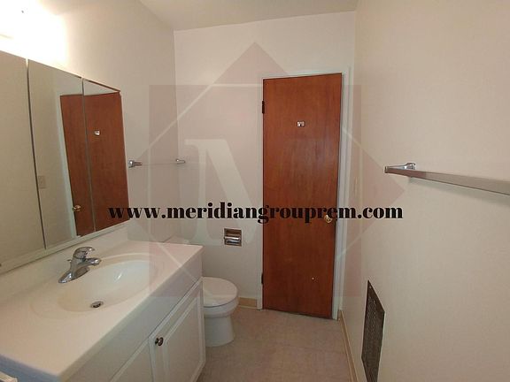 5th image of 1429 De La Vina St APT 2