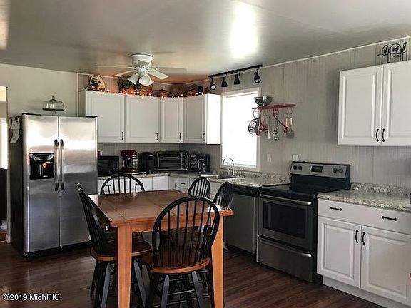 3rd image of 6538 W Hemlock St