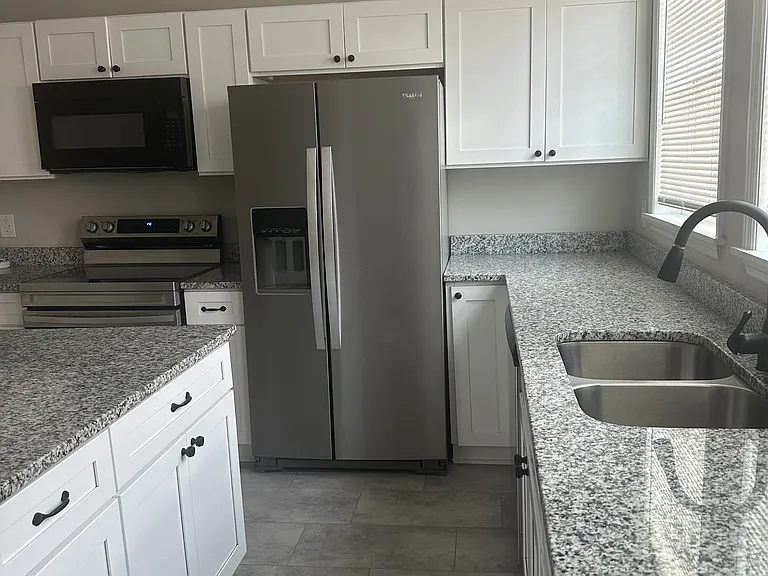 298 Fremont Ave — Photo 5