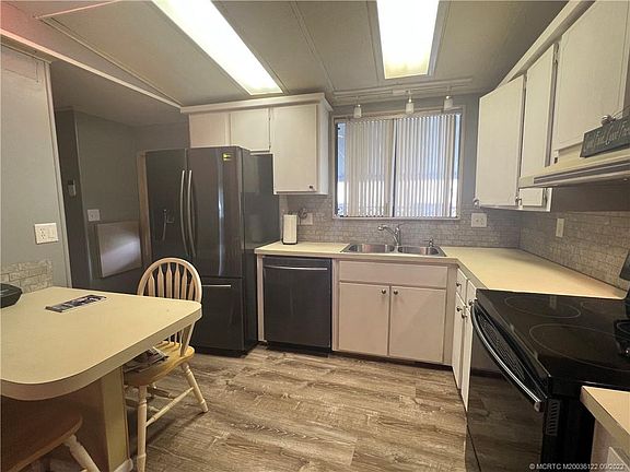 3rd image of 4673 SE Corkwood Ter