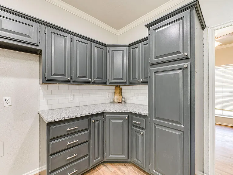 1829 Courtney Ln — Photo 16