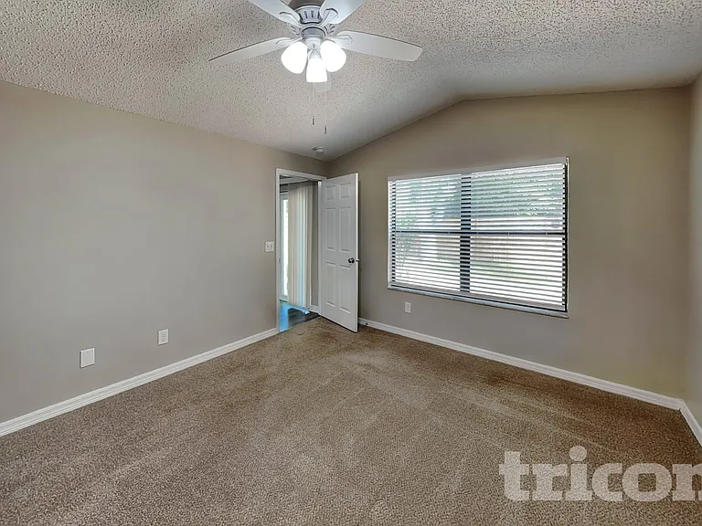 947 Sandywood Dr — Photo 5