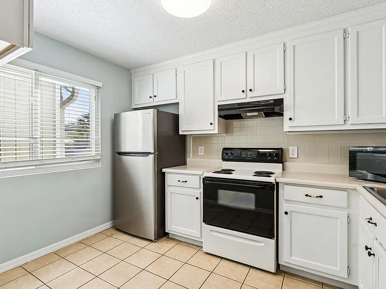833 Mary St #A — Photo 8