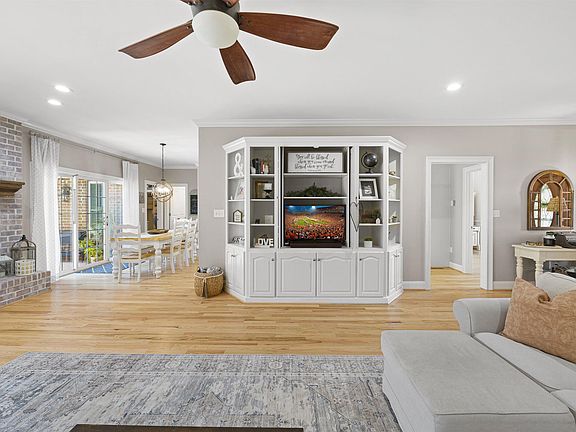 5th image of 350 Royal Burgess Dr