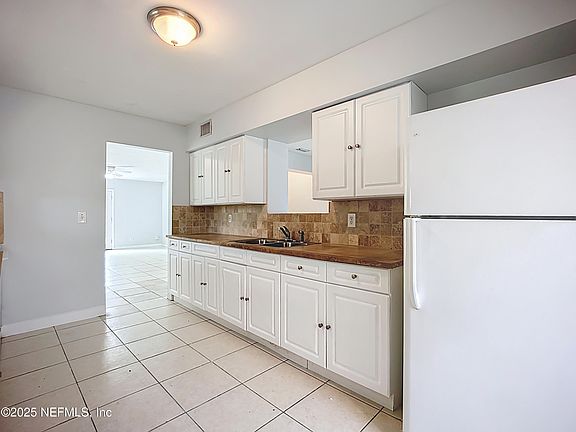 4th image of 6642 PINNOCHIO Drive