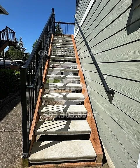 1441 NE Paropa Ct — Photo 4