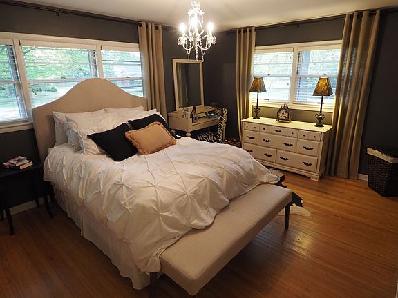 Master Bedroom w/ Bathroom