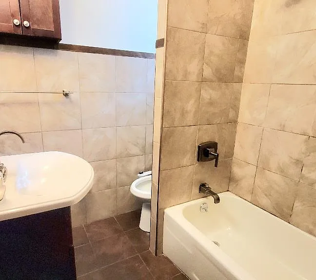 416 Woodward Ave #1R — Photo 8