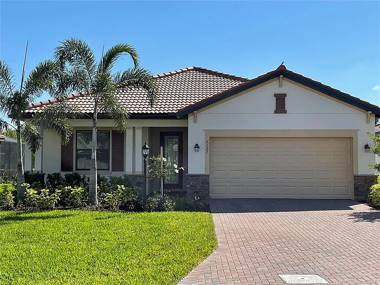 5127 Tobermory Way — Photo 1