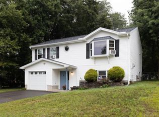 6 Peppermill Ct, Naugatuck, CT 06770