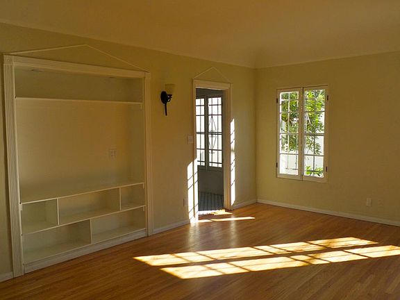 4th image of 802 N Sweetzer Ave APT 105