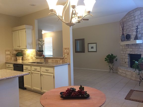 Great open floor plan for living/entertaining