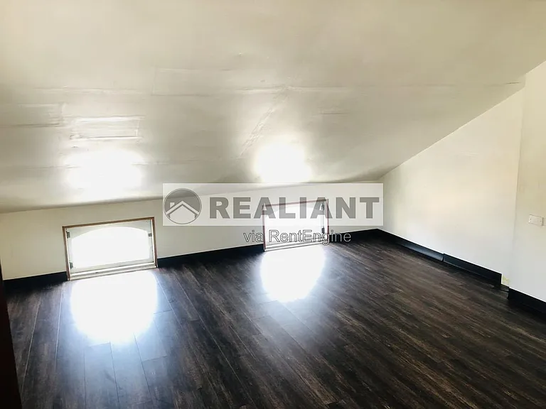 121 E 9th St #2 — Photo 10
