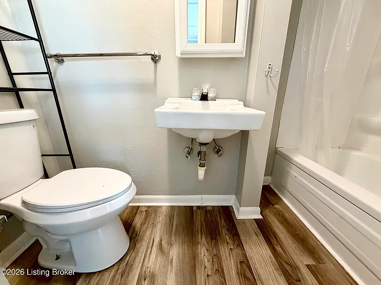 206 N Oak St #8 — Photo 5