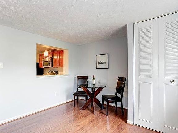3rd image of 427 Palmtree Dr