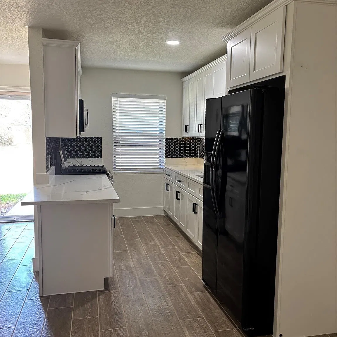 3 bed, 1.5 bath, 1194 sqft, $1,800 — Photo 3