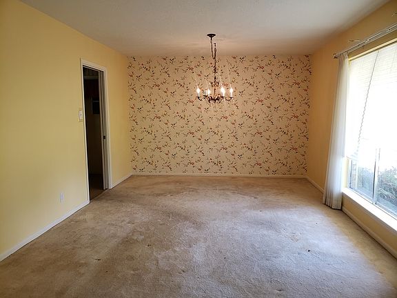 3rd image of 504 Henderson St