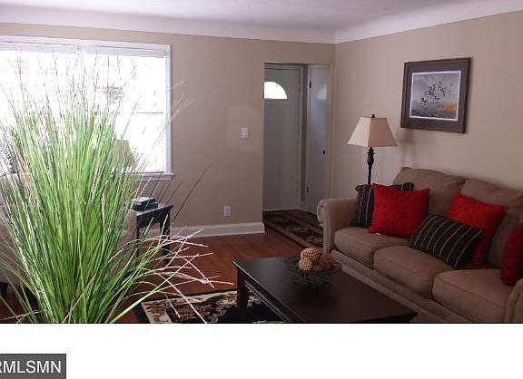 2nd image of 179 Stanley St E