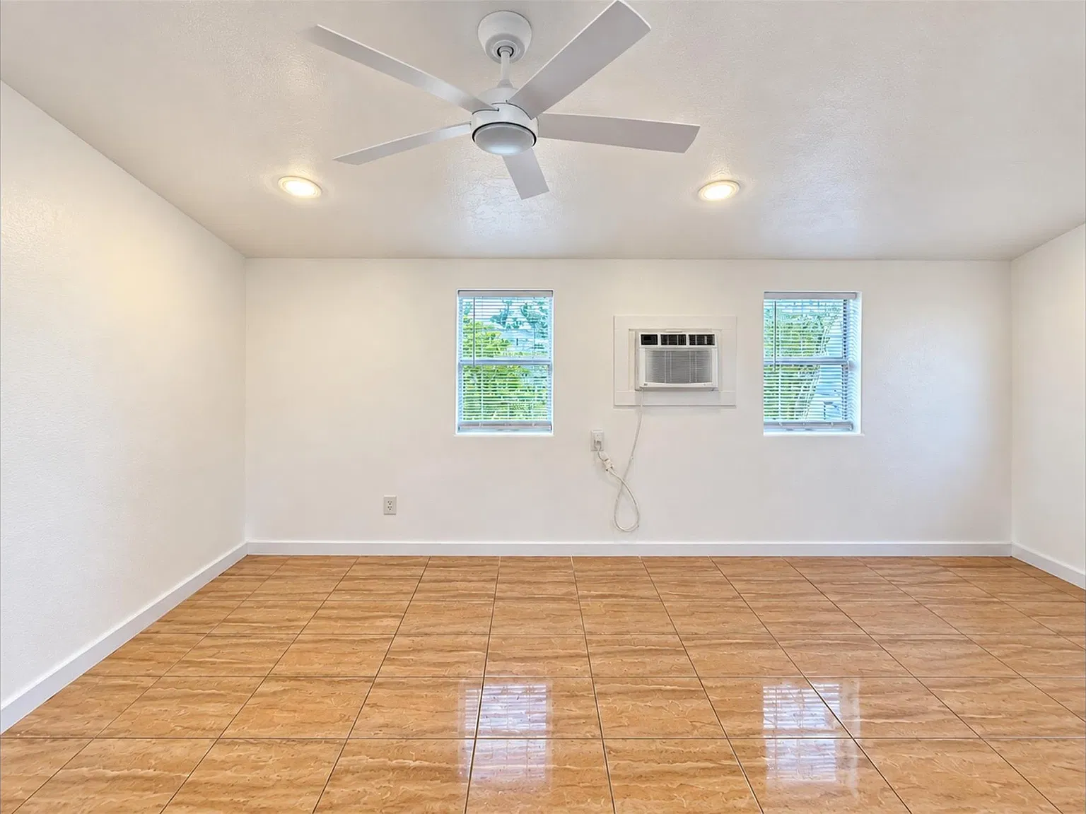 2 bed, 1.0 bath, 900 sqft, $975 — Photo 4