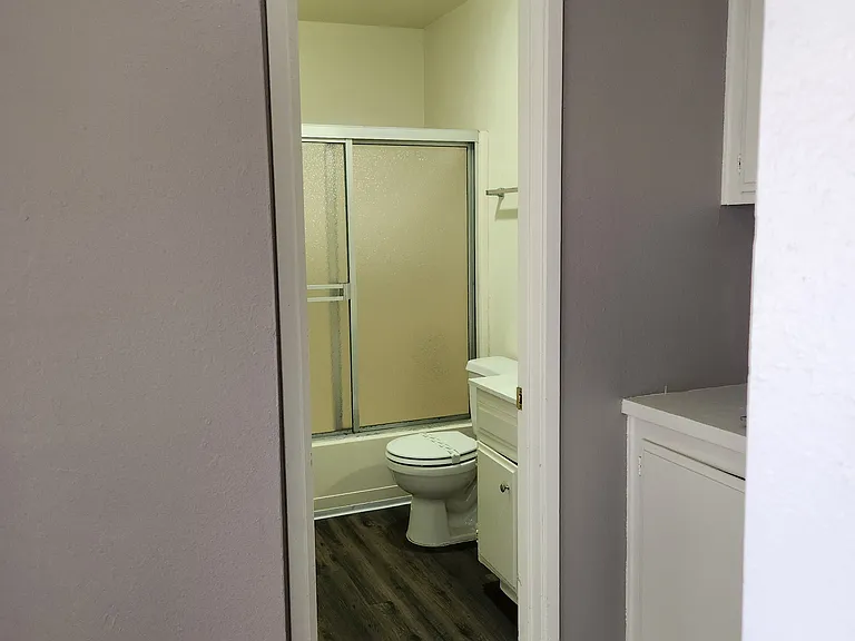 Valley House Apartments — Photo 12