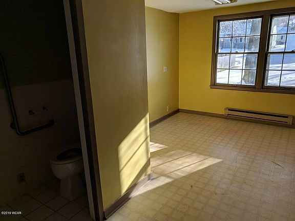 5th image of 710 E 2nd St