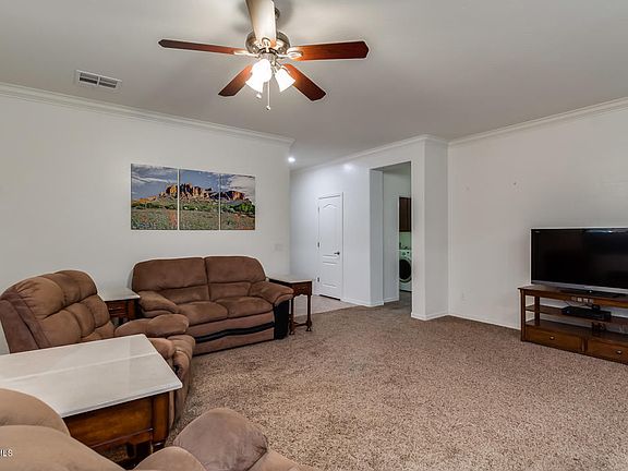 5th image of 1042 W Paisley Dr