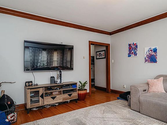 2nd image of 26 S Austin Blvd APT 1