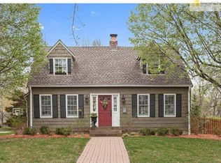 8944 Sagamore Rd, Leawood, KS 66206