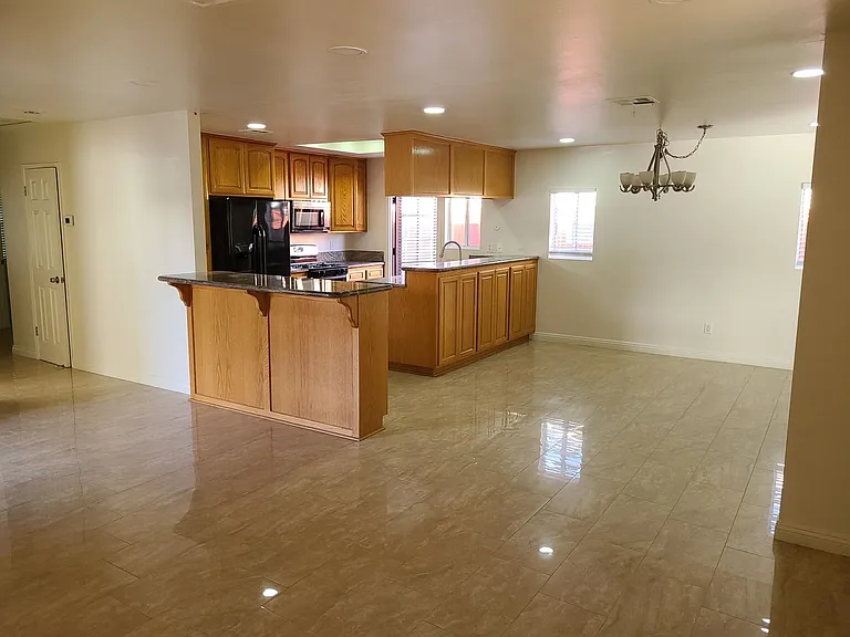 851 Taft Ave — Photo 15