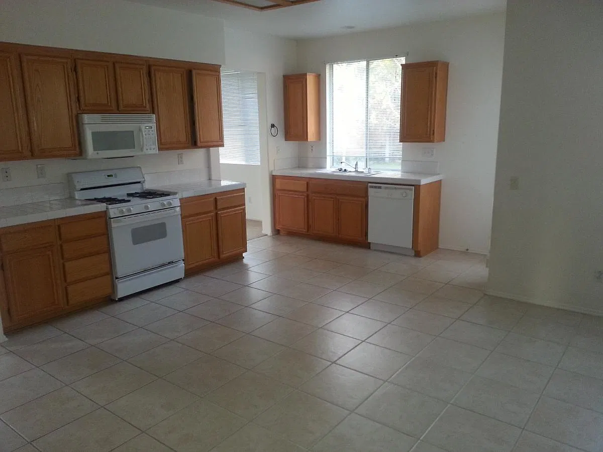 3 bed, 2.5 bath, 1664 sqft, $2,850 — Photo 3