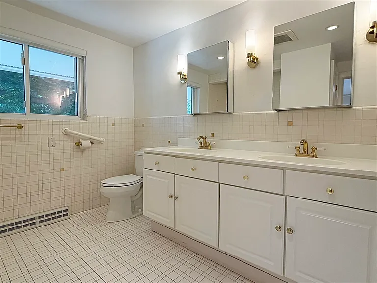 37 Stephen Pl — Photo 23
